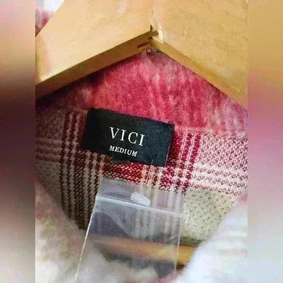 NWOT VICI PLAID CROPPED JACKET - Picture 5 of 5